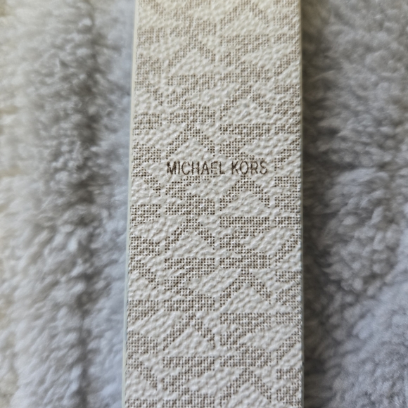 Michael Kors Reversible Black/White Belt for Women 40in Width 1.25 In NWOT - Picture 4 of 6